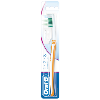 Oral-B Classic Care 40 Setole Medie — Spazzolino Manuale