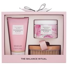Set de regalo equilibrante de granada y loto de Victoria's Secret: crema de ducha (236 ml), exfoliante corporal (368 g) y cepillo corporal.