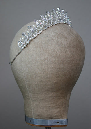 Troli Elegant Spilla con crystals e real pearls Silver