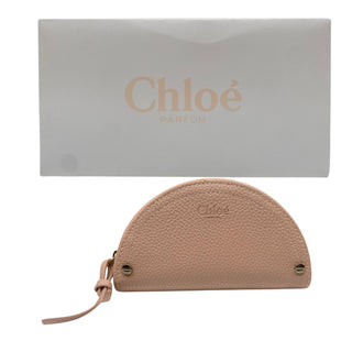 Chloe, beauty i rosa tyg