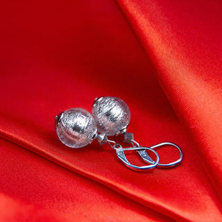 Sparkling Silver Mother of Pearl Orecchini con Sterling Silver in Lampglas Pearls EBO5/CHI