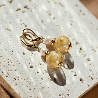 Golden Ball Orecchini con 24K Gold in Lampglas Pearls e Freshwater Pearls ETB2