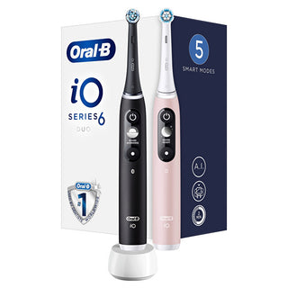 Oral B Spazzolino Elettrico Io6 Series Duo Pack Nero / Rosa Sabbia Manico Extra 2 Pezzi