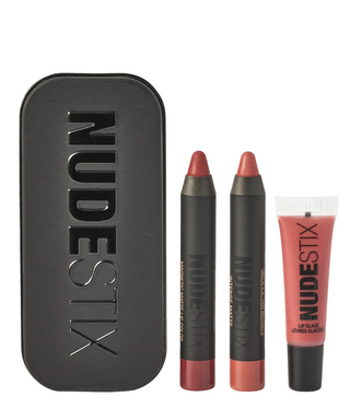Soubor NudestixRed Hot Mini Kit Royal krémová rtěnka Burgundsko 2,5 ml + Red Hot Lips Mini Kit Royal krémová rtěnka 04 Nude 2 ml