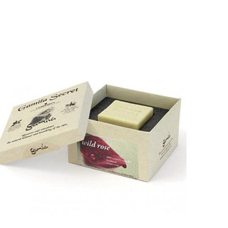 Gamila Secret Wild Rose jabón limpiador y perfumado para rostro y cuerpo 115 g 