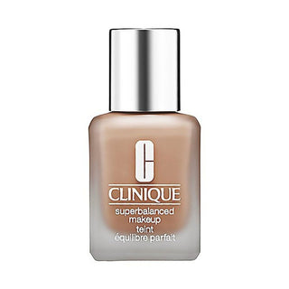 Clinique Superbalansert, delikat foundationfarge med silkemyk effekt WN 114 gull 30 ml