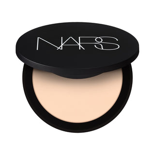 Nars 柔和哑光高级完美粉饼 - Cove 多用途粉饼 (9 克)