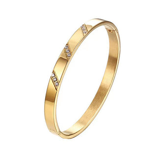 Troli A Charming Massive Gold-Plated Bracelet With Crystals 